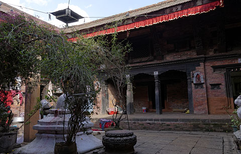 Residential courtyard with temple (